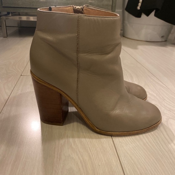 Grey Boots - Picture 4 of 4